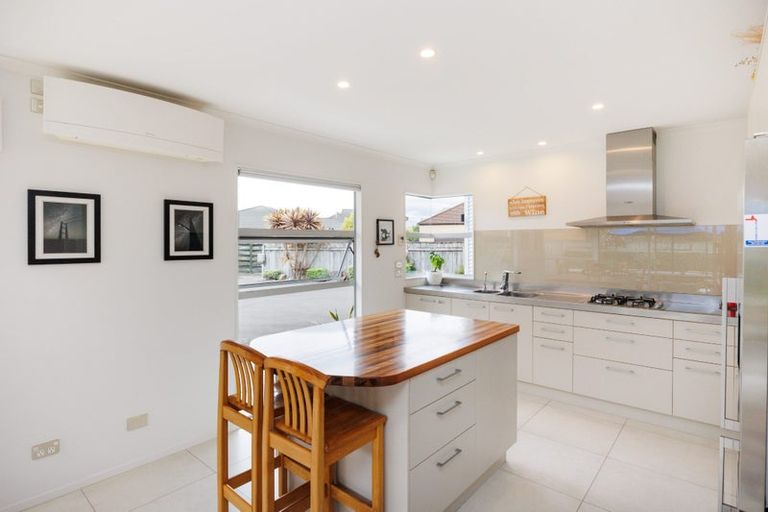 Photo of property in 6 The Oaks, Awapuni, Palmerston North, 4412