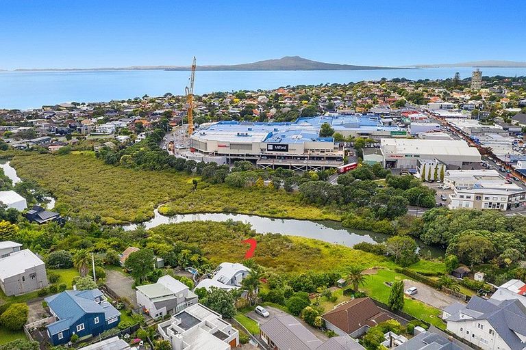 Photo of property in 7 Rangitoto Terrace, Milford, Auckland, 0620
