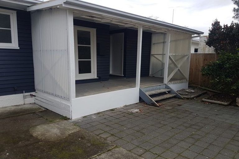 Photo of property in 17 Botanical Road, Takaro, Palmerston North, 4412