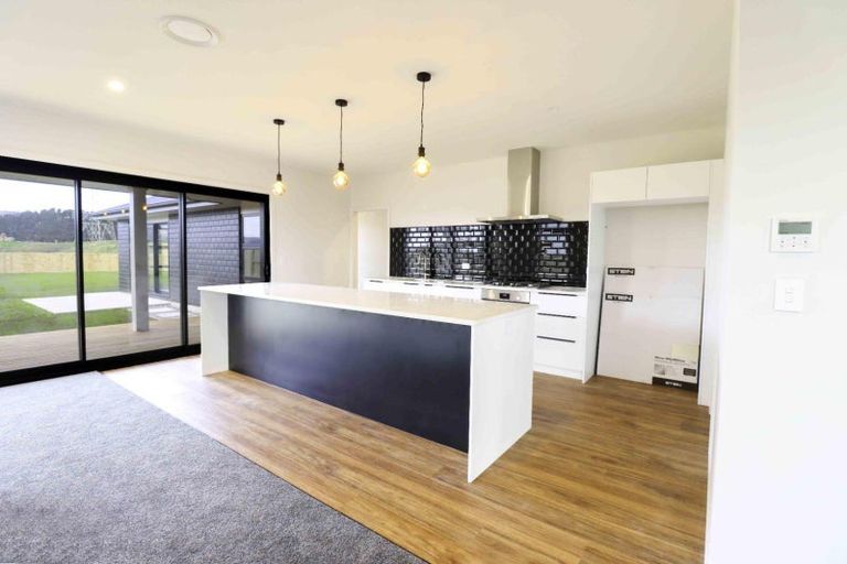 Photo of property in 42 Sardinia Grove, Fitzherbert, Palmerston North, 4410