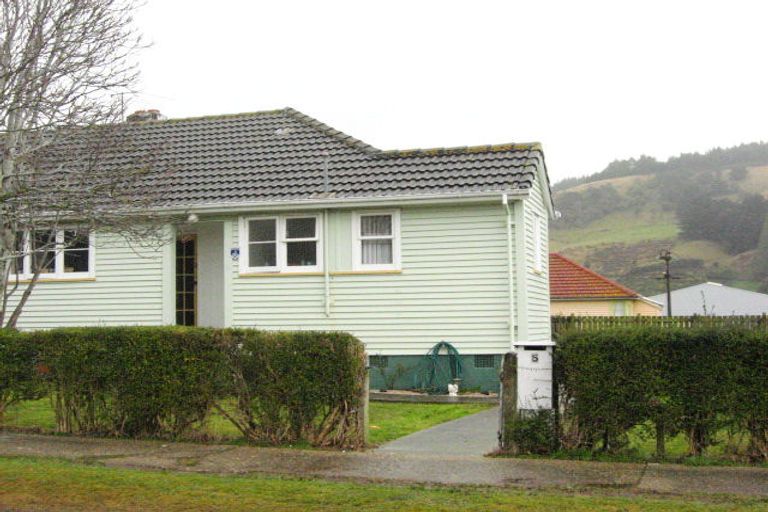Photo of property in 3 Freyberg Avenue, Sawyers Bay, Port Chalmers, 9023