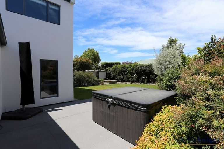 Photo of property in 5 Skyedale Drive, Harewood, Christchurch, 8051