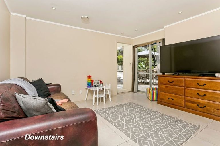 Photo of property in 32 Hogans Road, Glenfield, Auckland, 0629