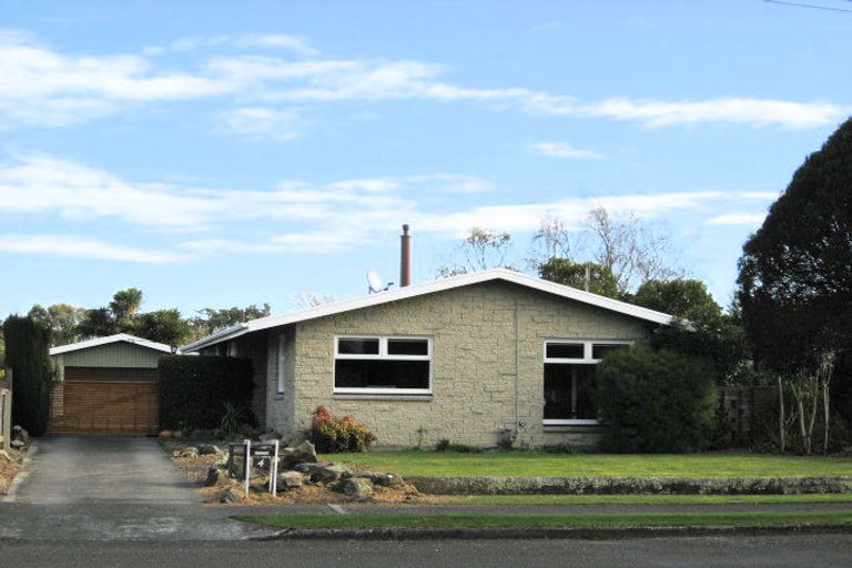 Photo of property in 4 Highbury Drive, Levin, 5510