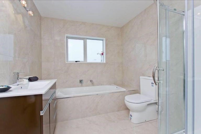 Photo of property in 25b Thornlow Street, Glendene, Auckland, 0602