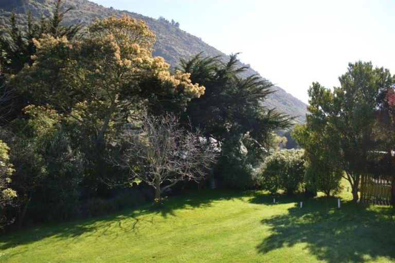 Photo of property in 68 Lukes Road, Little Akaloa, 7583