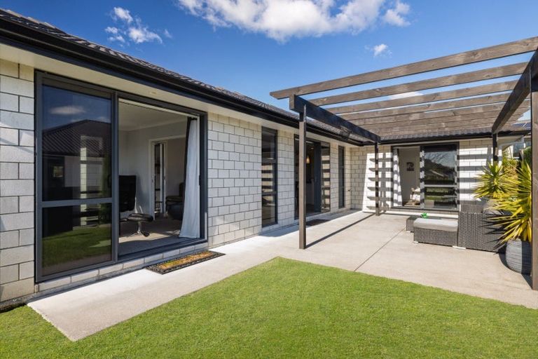Photo of property in 19 Ballintoy Park Drive, Welcome Bay, Tauranga, 3175