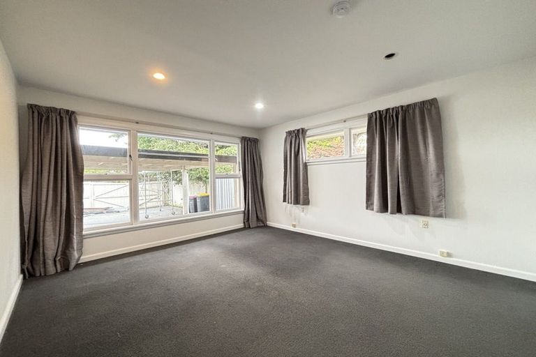 Photo of property in 207 Memorial Avenue, Burnside, Christchurch, 8053