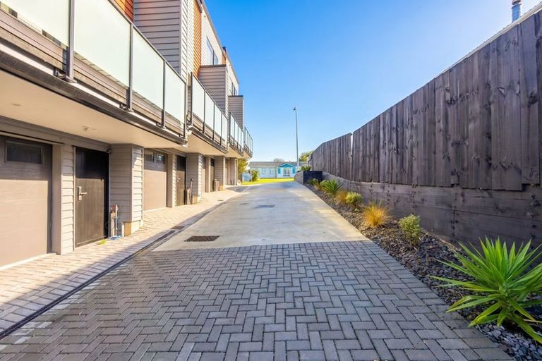 Photo of property in 19e Cedar Heights Avenue, Massey, Auckland, 0614