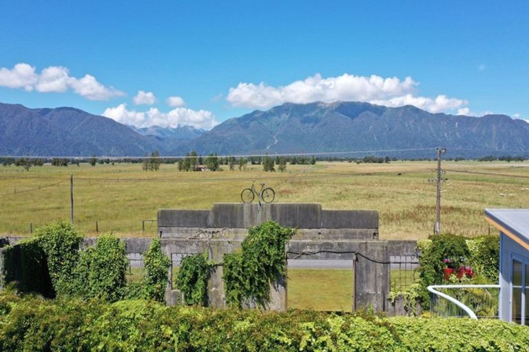 Photo of property in 327 Wanganui Flat Road, Harihari, 7884