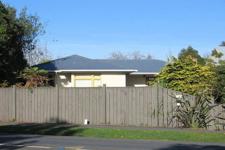 Photo of property in 74 Ihaka Street, Hokowhitu, Palmerston North, 4410
