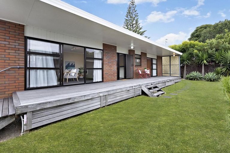 Photo of property in 10a Walmer Road, Point Chevalier, Auckland, 1022