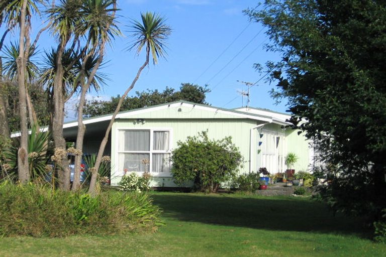 Photo of property in 30 Te Moana Road, Waikanae Beach, Waikanae, 5036