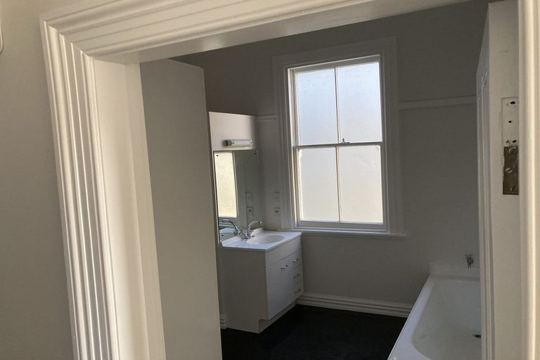 Photo of property in 31 Scarborough Terrace, Mount Victoria, Wellington, 6011