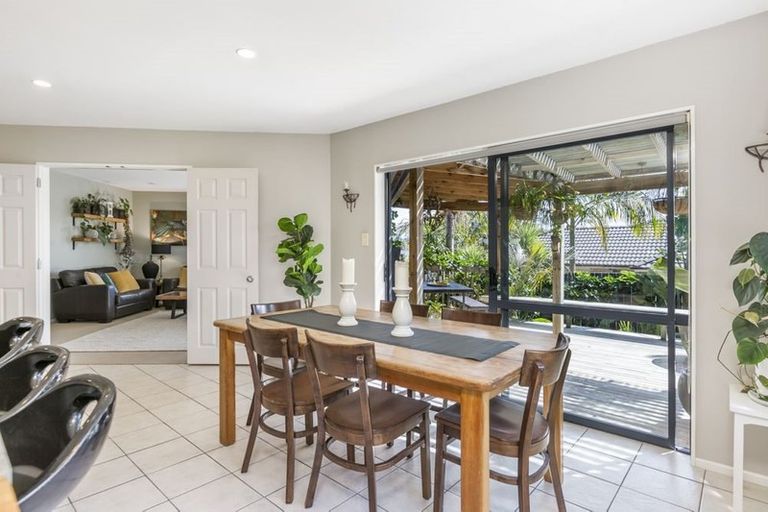 Photo of property in 16 Nimstedt Avenue, Oteha, Auckland, 0632
