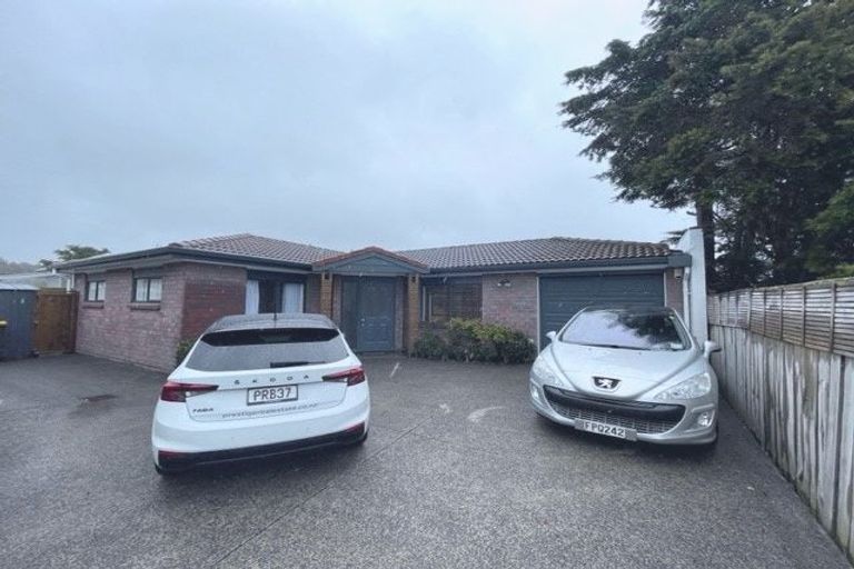 Photo of property in 2/55 Northcote Road, Hillcrest, Auckland, 0627