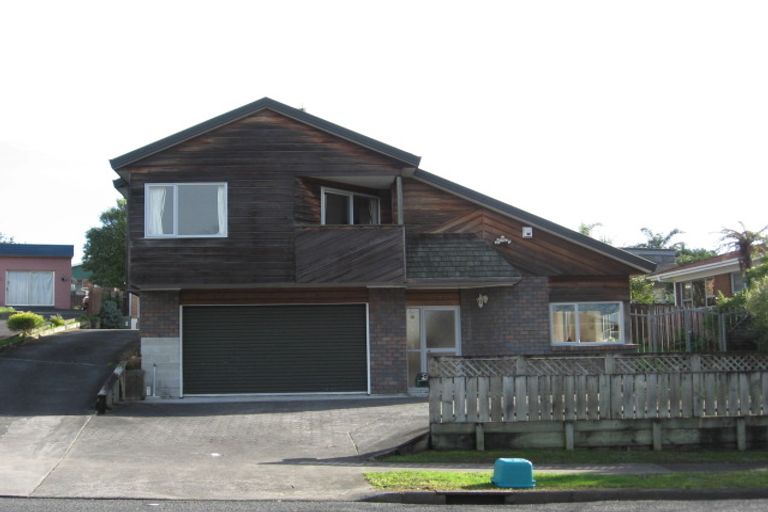 Photo of property in 1/61 Ray Small Drive, Pahurehure, Papakura, 2113