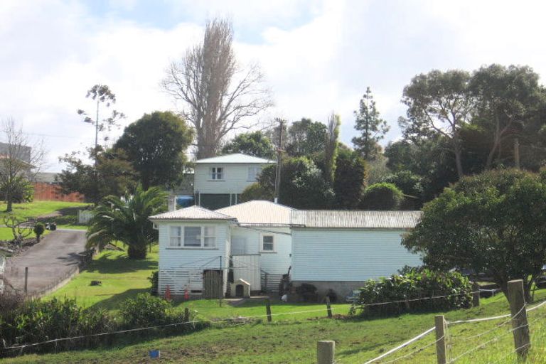 Photo of property in 17 Bickerstaffe Road, Maungaturoto, 0520