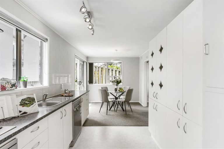 Photo of property in 1/21 Laurina Road, Sunnynook, Auckland, 0620