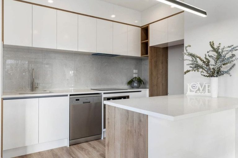 Photo of property in 252 Don Buck Road, Massey, Auckland, 0614