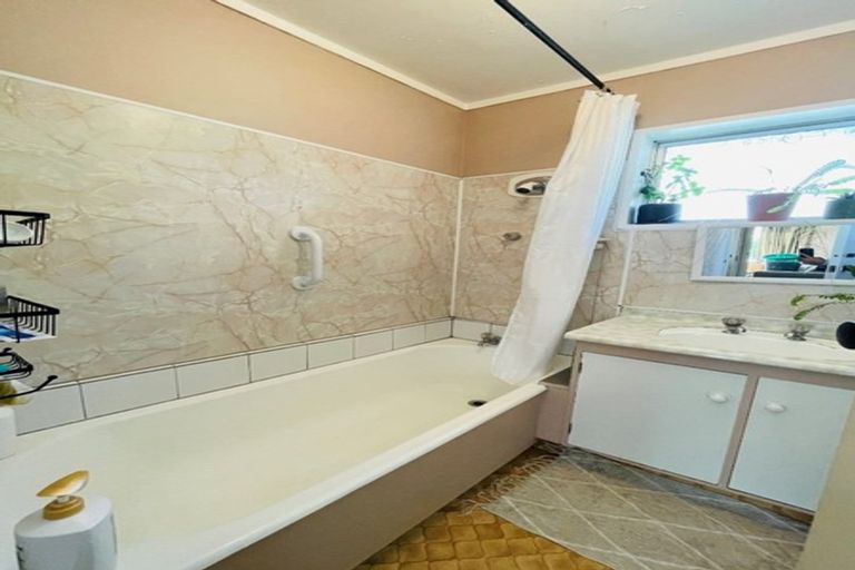 Photo of property in 1/17 Ballater Place, Highland Park, Auckland, 2010