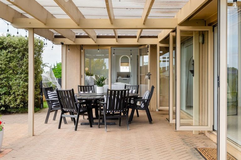 Photo of property in 122 Rototuna Road, Rototuna, Hamilton, 3210