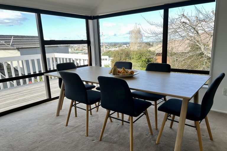 Photo of property in 1/114 Ocean View Road, Northcote, Auckland, 0627