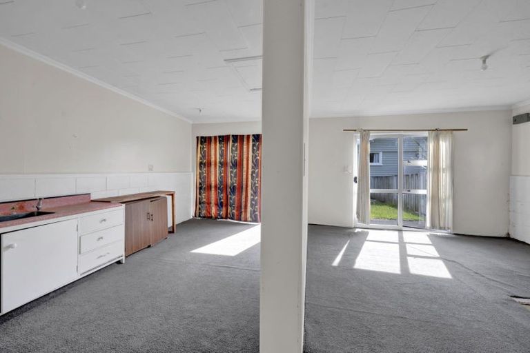 Photo of property in 19 Oranga Street, Marfell, New Plymouth, 4310