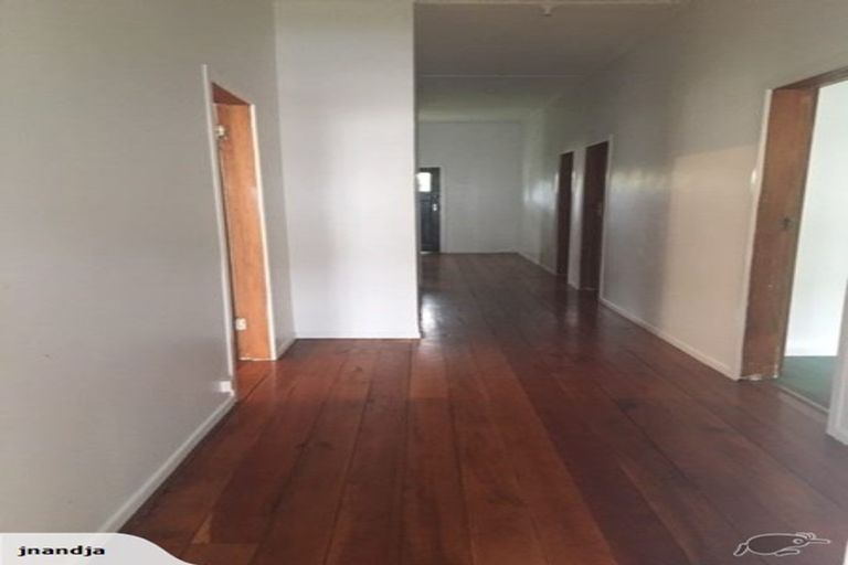 Photo of property in 137 Onepu Road, Lyall Bay, Wellington, 6022