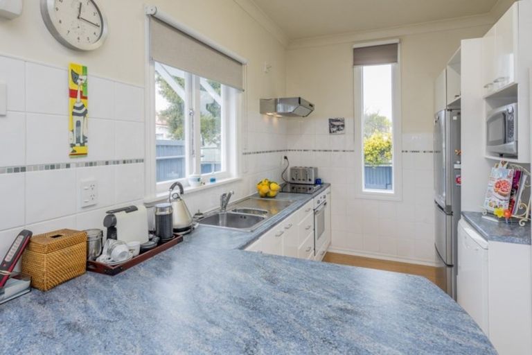 Photo of property in 35 Mckenzie Street, Levin, 5510