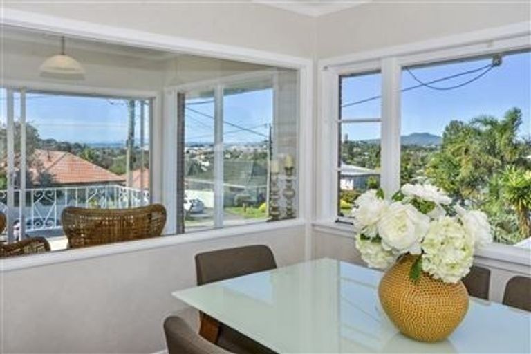Photo of property in 12 Quebec Road, Milford, Auckland, 0620
