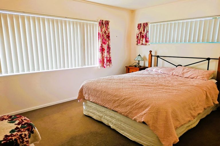 Photo of property in 11 Bermuda Place, One Tree Point, 0118