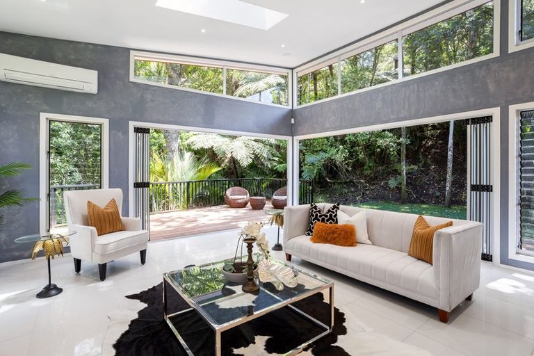 Photo of property in 18 Kereru Grove, Greenhithe, Auckland, 0632