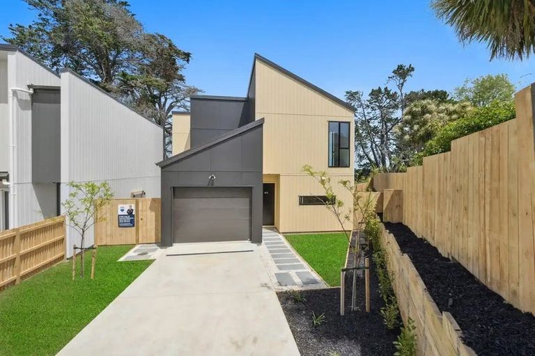 Photo of property in 60 Ramwall Place, Weymouth, Auckland, 2103