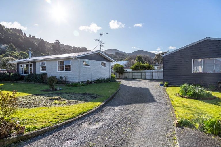 Photo of property in 9 Skipage Grove, Featherston, 5710