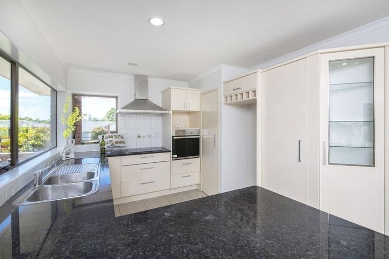 Photo of property in 8 Loloma Drive, Half Moon Bay, Auckland, 2012