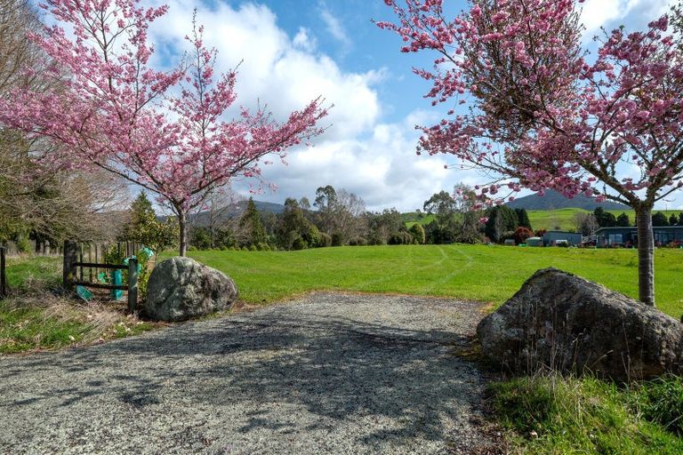 Photo of property in 70 Parerohi Grove, Kuratau, Turangi, 3381