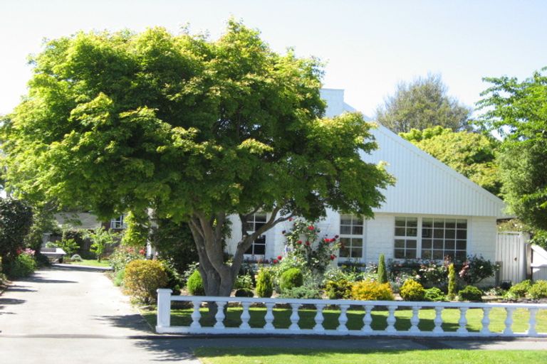 Photo of property in 26 Oakfield Street, Burnside, Christchurch, 8053