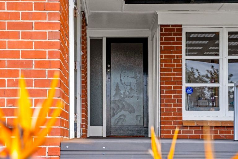 Photo of property in 39 Sherwood Avenue, Te Atatu South, Auckland, 0610