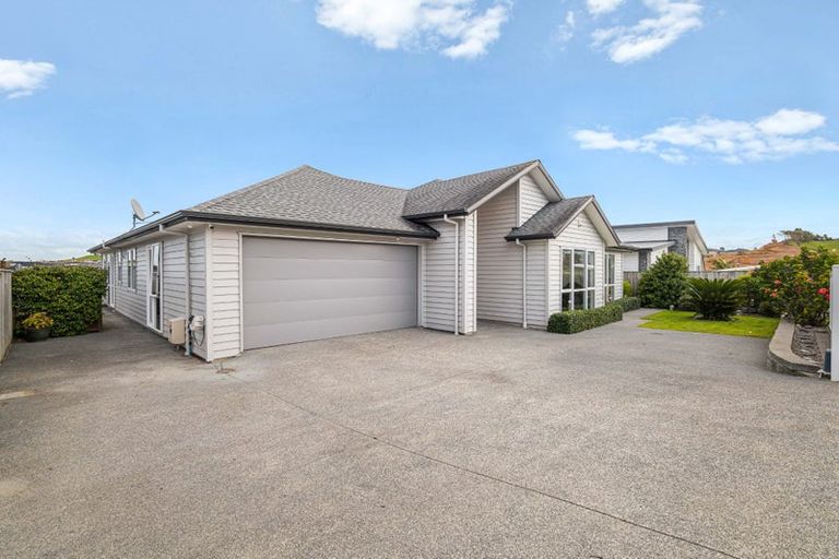 Photo of property in 15 Flavell Drive, Orewa, 0931
