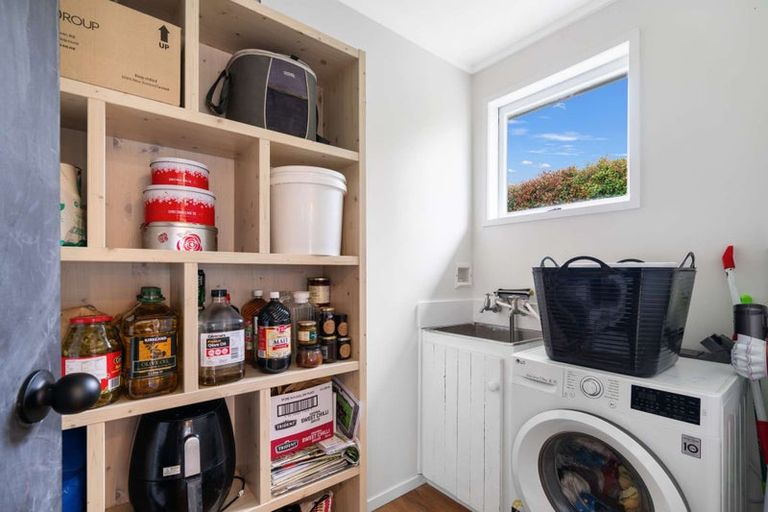 Photo of property in 14 View Street, Maungaturoto, 0520