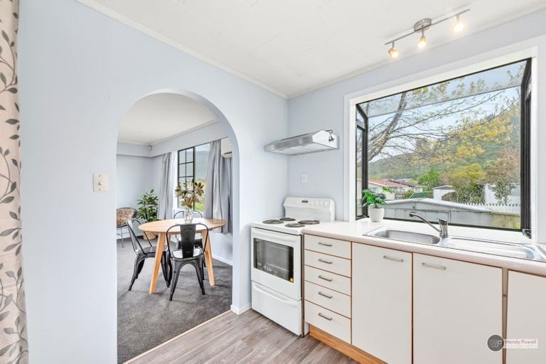 Photo of property in 68a Gemstone Drive, Birchville, Upper Hutt, 5018