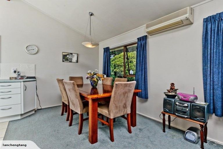 Photo of property in 1/35 Girrahween Drive, Totara Vale, Auckland, 0629