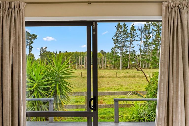 Photo of property in 331 South Head Road, South Head, Helensville, 0874