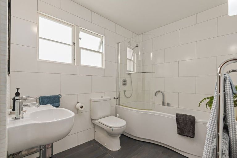 Photo of property in 71 Jickell Street, Hokowhitu, Palmerston North, 4410