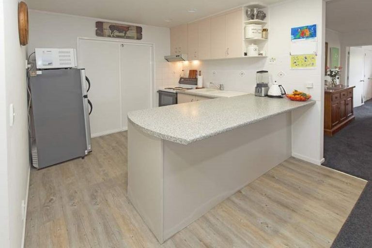 Photo of property in 1312 Whangaparaoa Road, Army Bay, Whangaparaoa, 0930