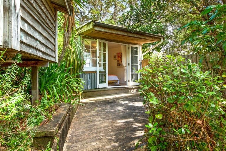 Photo of property in 40 Calais Terrace, Ostend, Waiheke Island, 1081