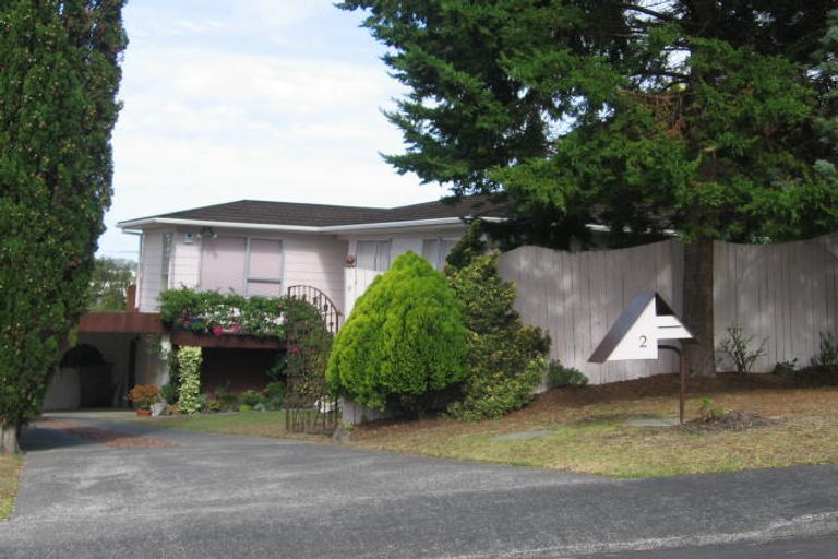 Photo of property in 2 Wanita Place, Totara Vale, Auckland, 0629