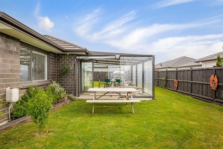 Photo of property in 4 Aporo Drive, Kumeu, 0810