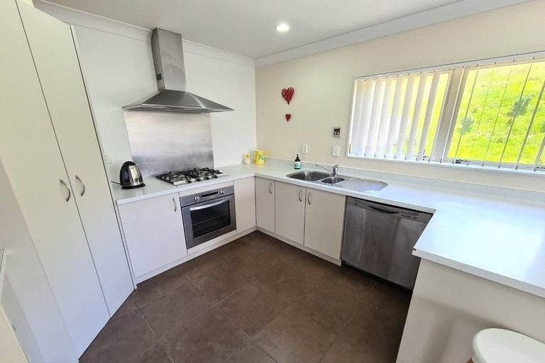 Photo of property in 18 Erlestoke Crescent, Churton Park, Wellington, 6037